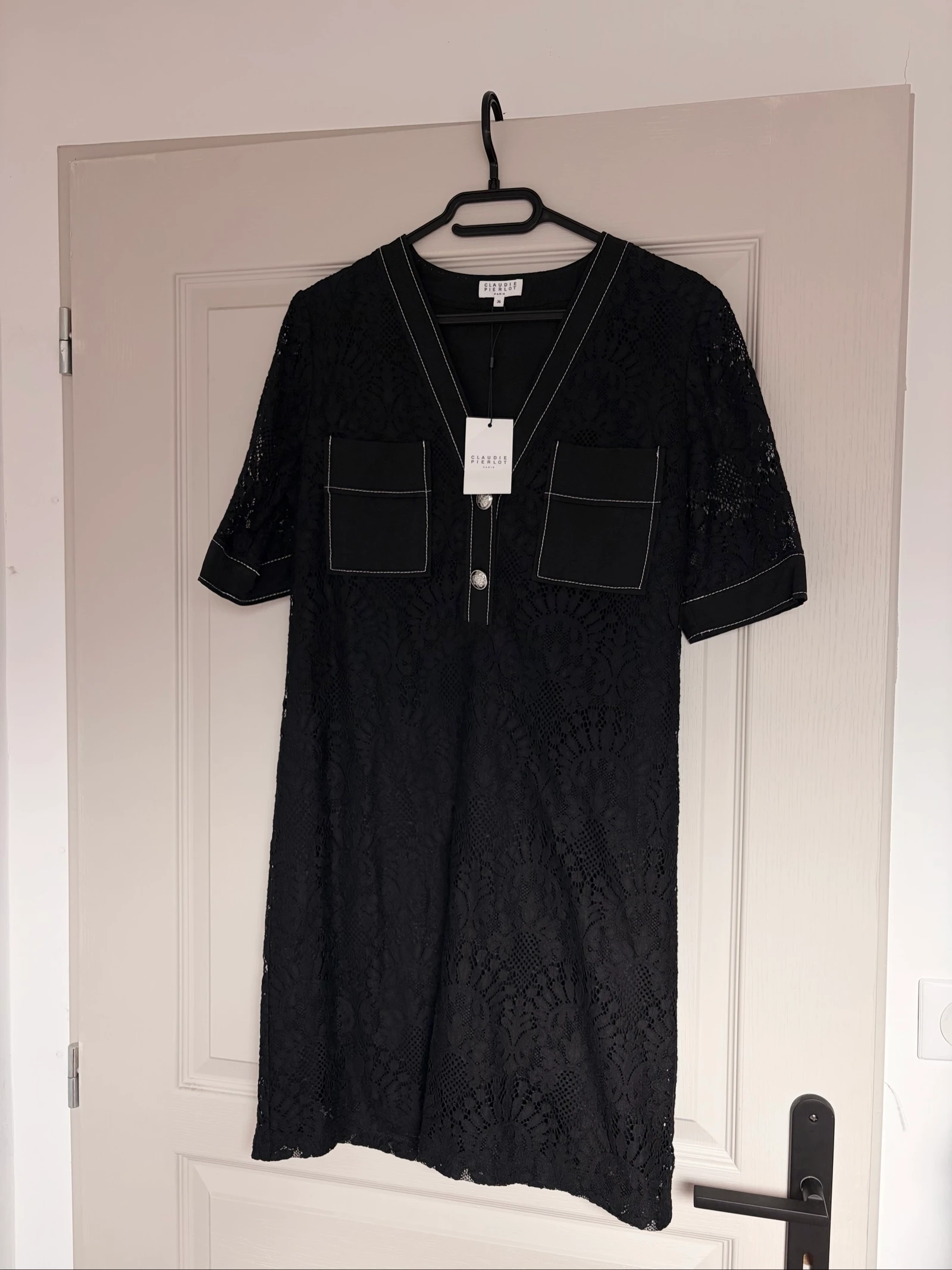 Robe Claudie Pierlot en dentelle noire – Neuve avec étiquette – T. 1 (S)